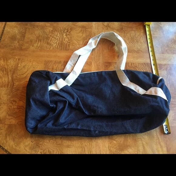 MEET ME at the Barre Duffel Bag!! - Picture 4 of 5